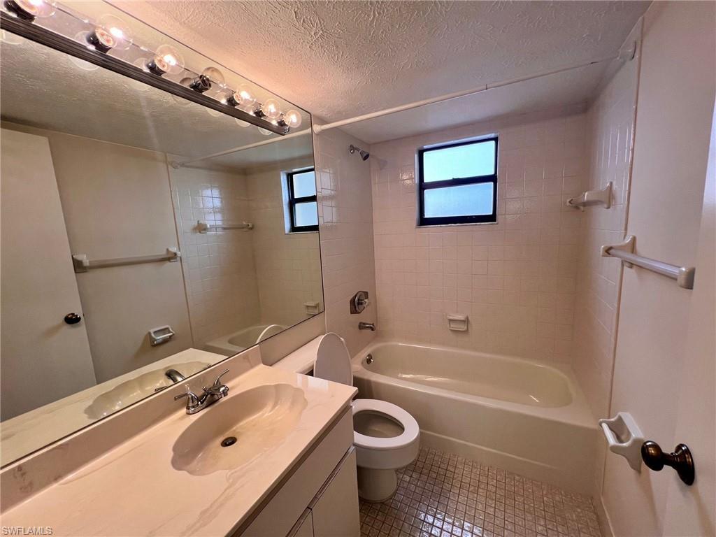 RIVERS CONDO - Residential Lease