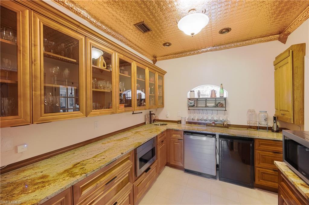 YACHT CLUB COLONY - Residential