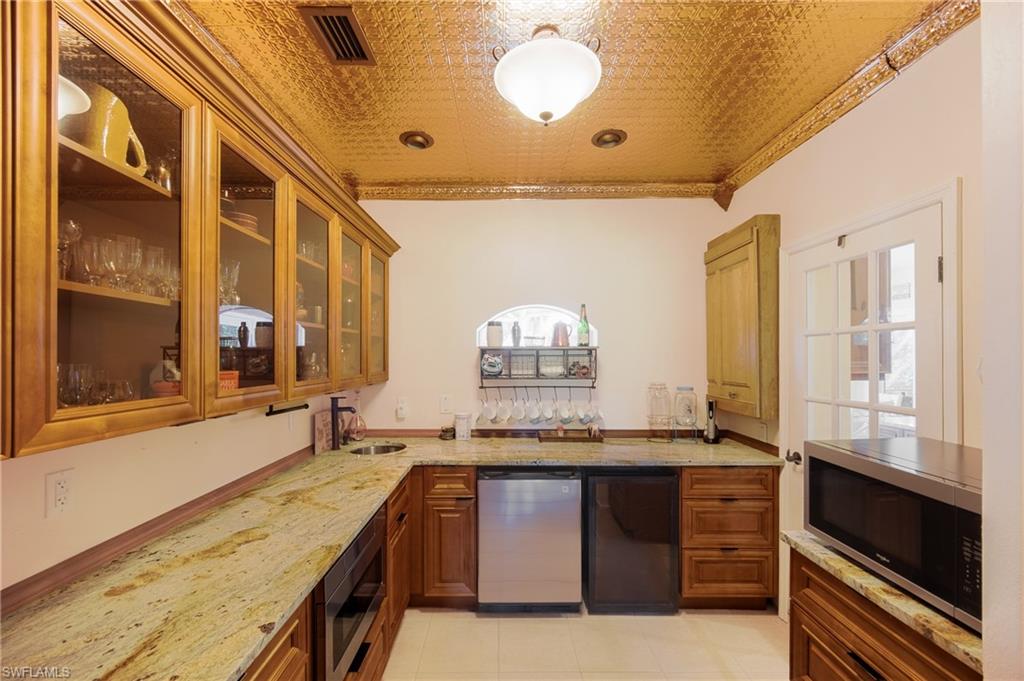 YACHT CLUB COLONY - Residential