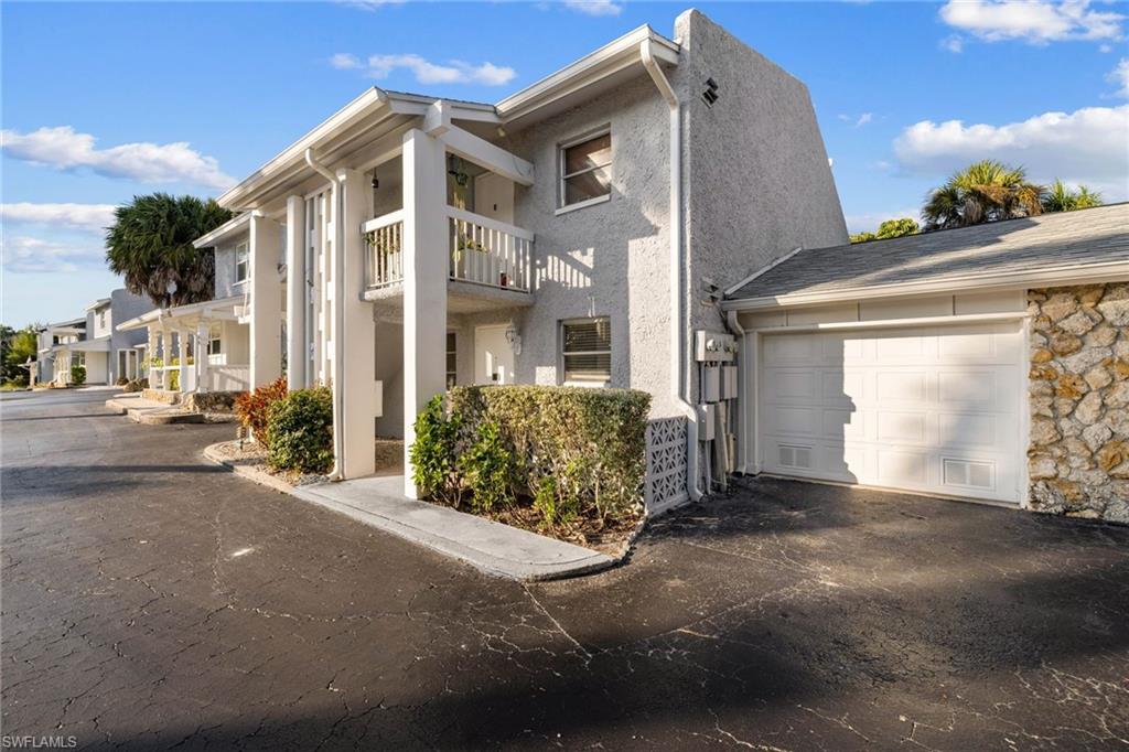 FOUR FOUNTAINS - Residential