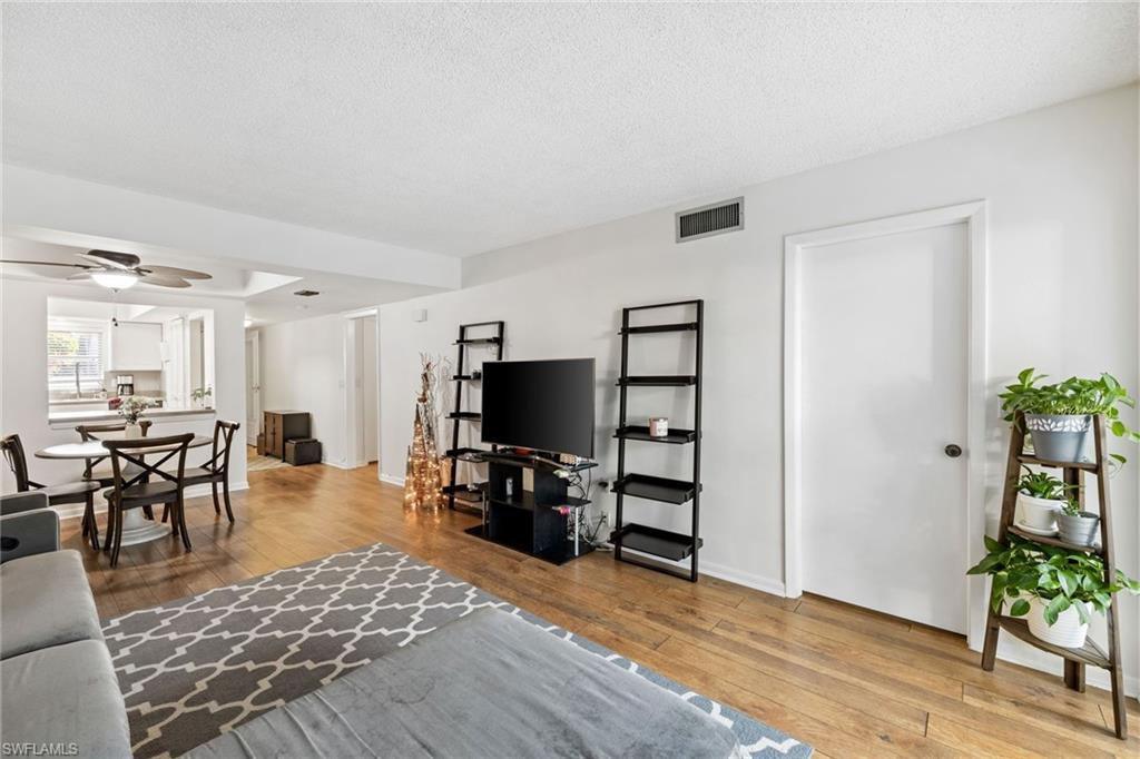 FOUR FOUNTAINS - Residential