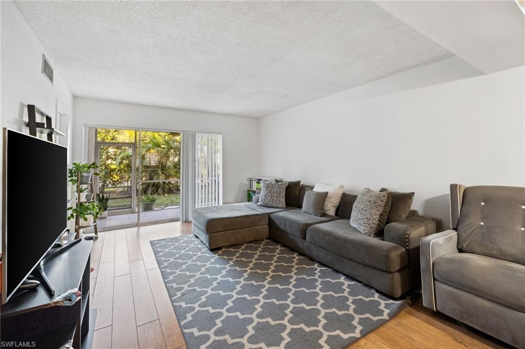 FOUR FOUNTAINS - Residential