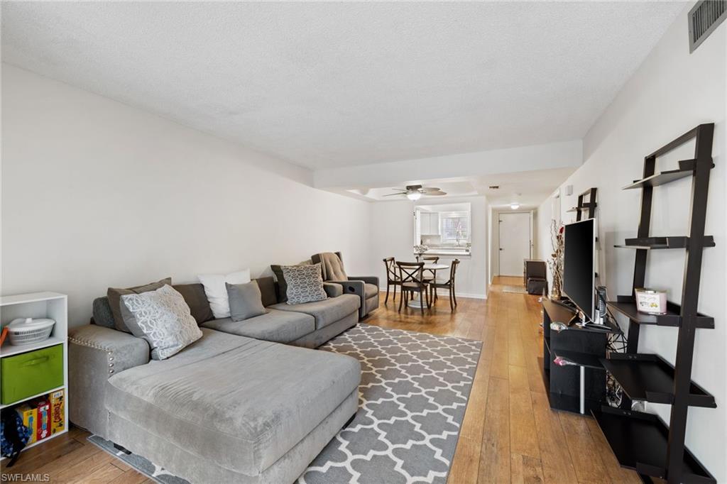 FOUR FOUNTAINS - Residential