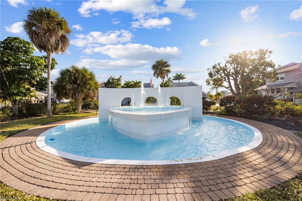 FOUR FOUNTAINS - Residential