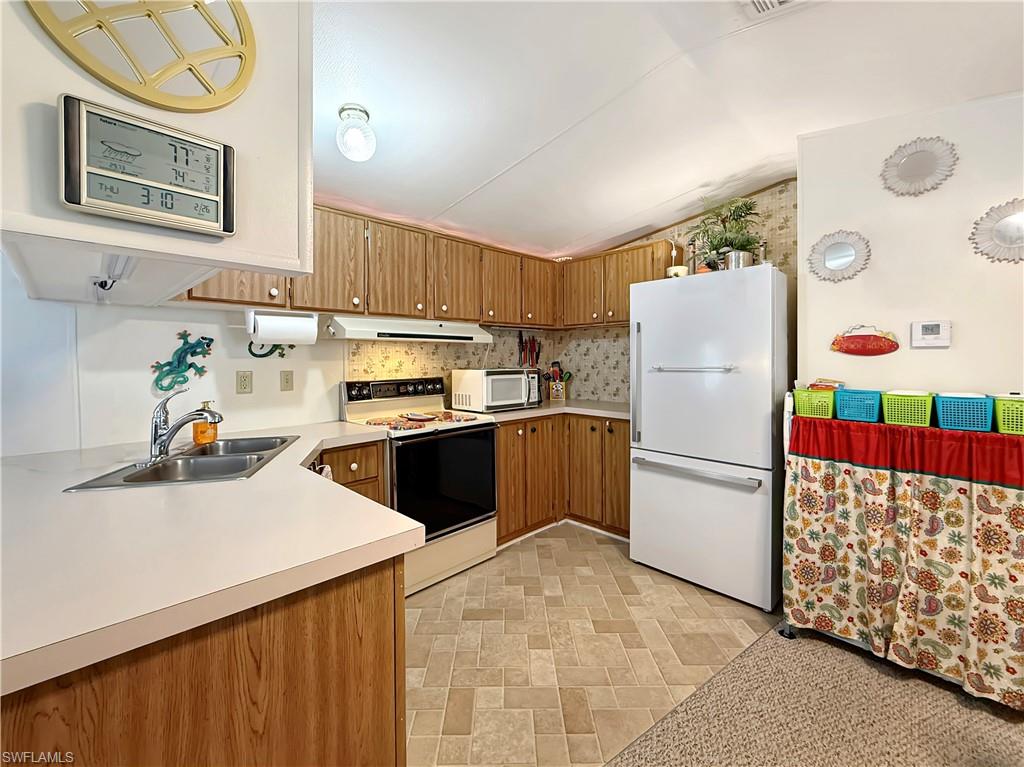 CRYSTAL LAKES - Residential