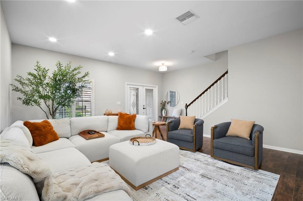 MAGNOLIA LAKES - Residential