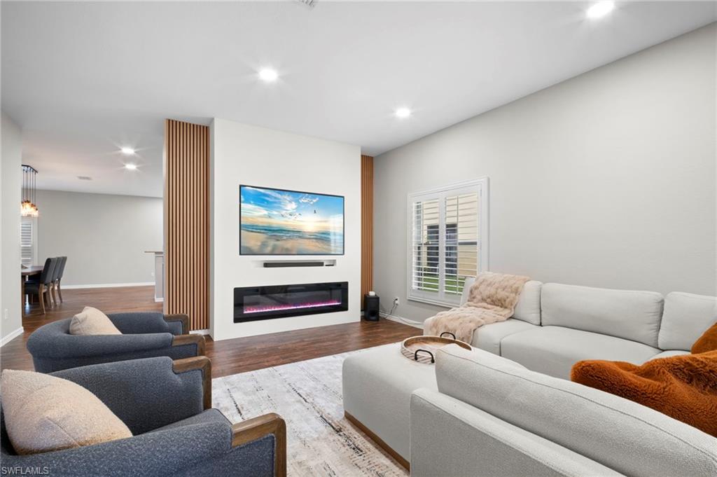 MAGNOLIA LAKES - Residential