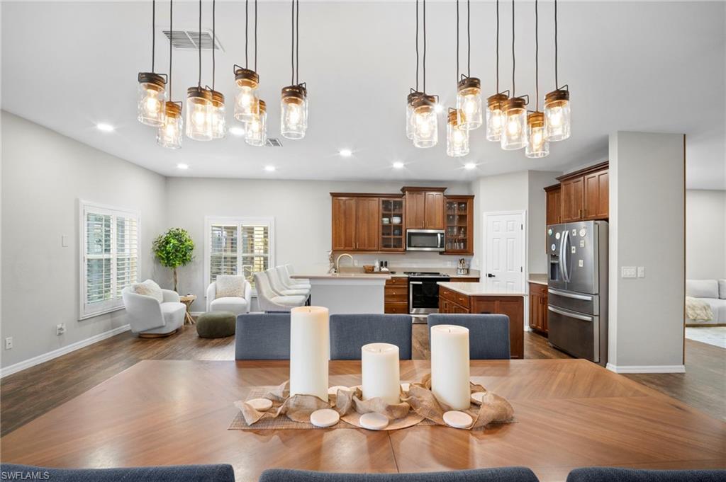 MAGNOLIA LAKES - Residential