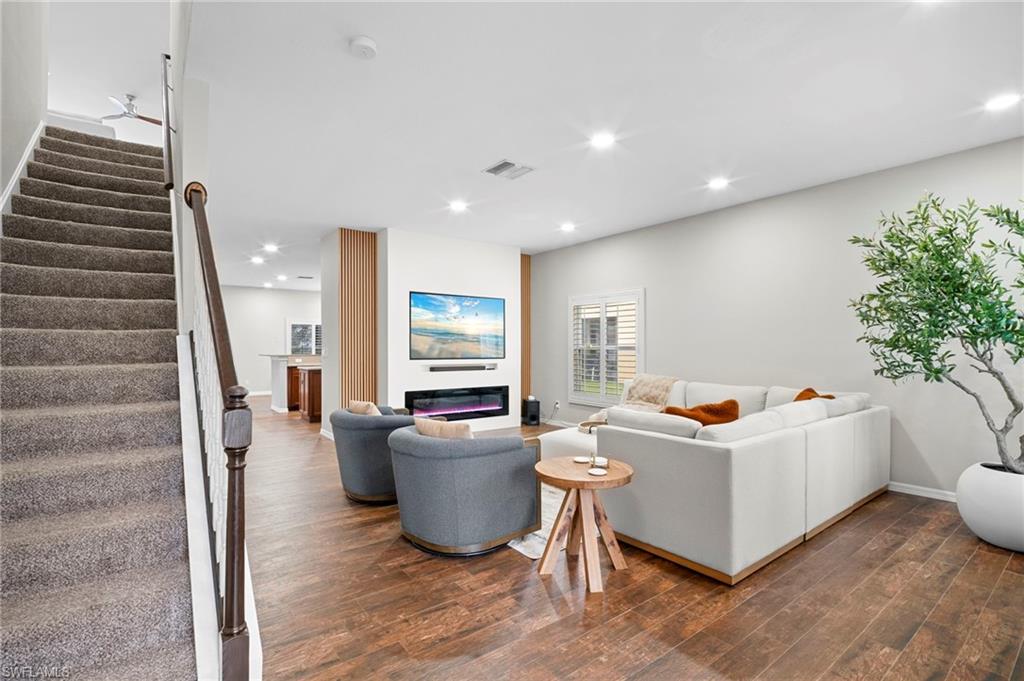 MAGNOLIA LAKES - Residential