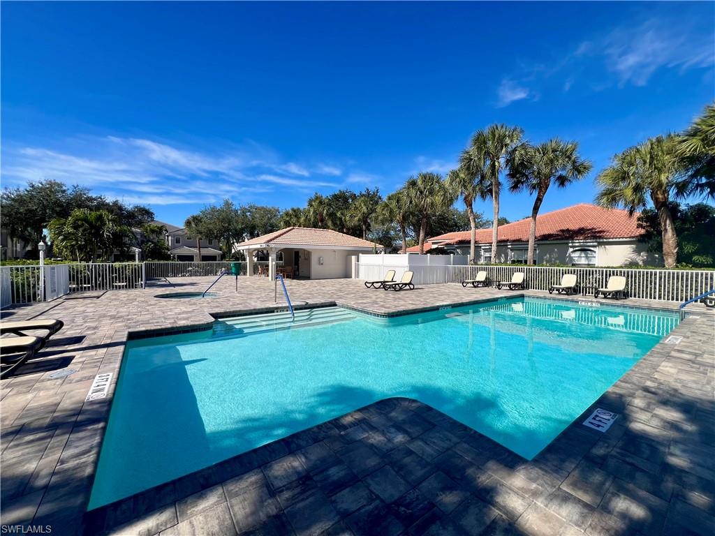 COLONIAL LINKS - Residential