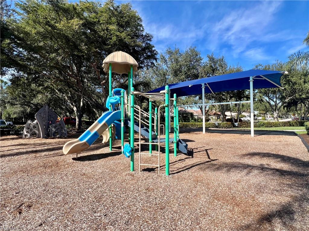 COLONIAL LINKS - Residential