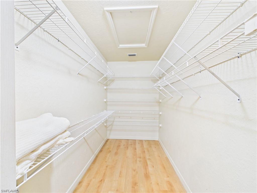 ROYAL VILLAS - Residential