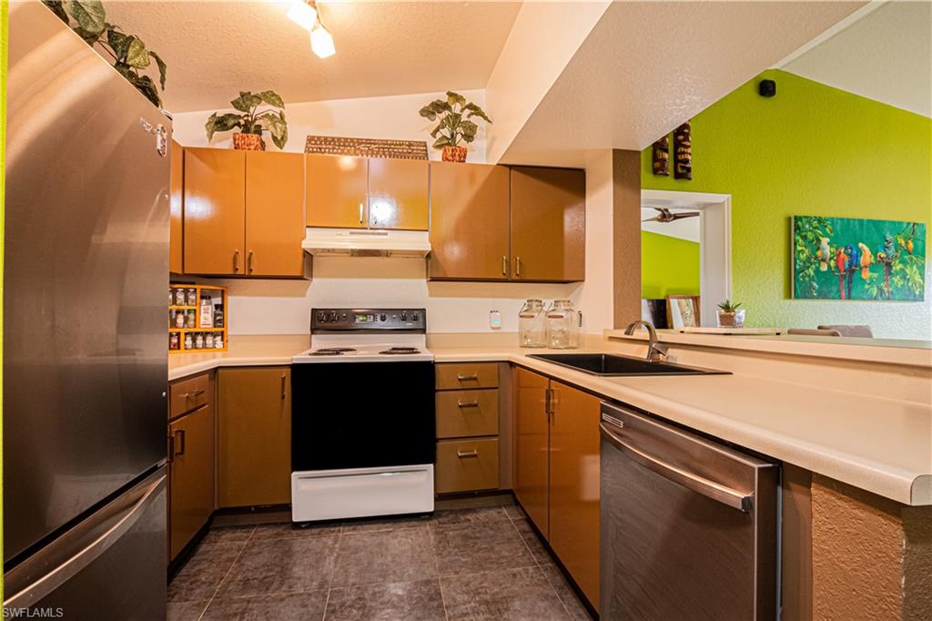 KEY ROYAL CONDOMINIUMS - Residential