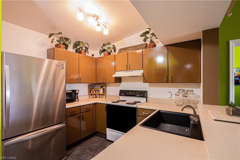 KEY ROYAL CONDOMINIUMS - Residential