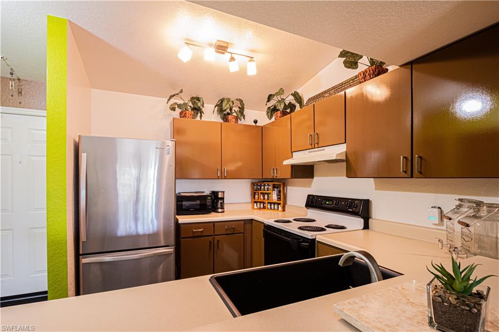 KEY ROYAL CONDOMINIUMS - Residential