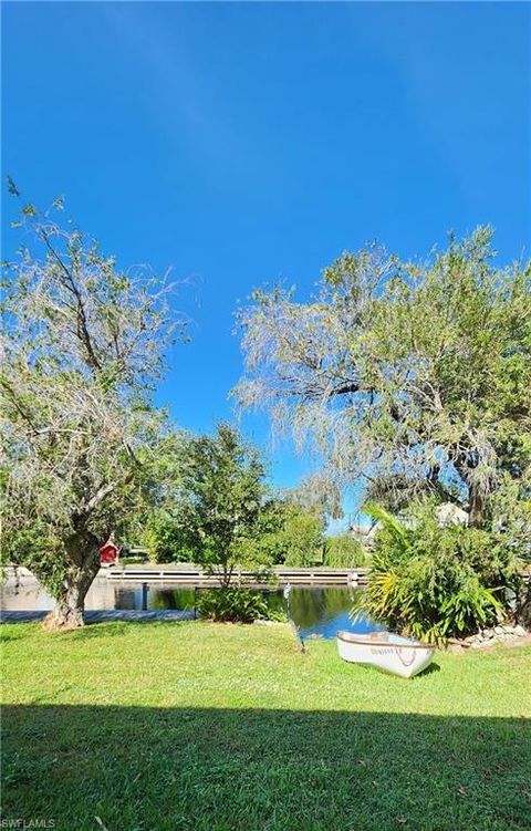 A home in MOORE HAVEN