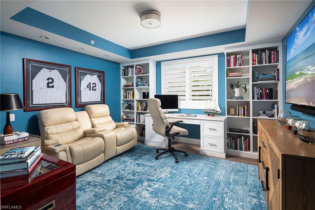 ESMERALDA ON EIGHTH - Residential