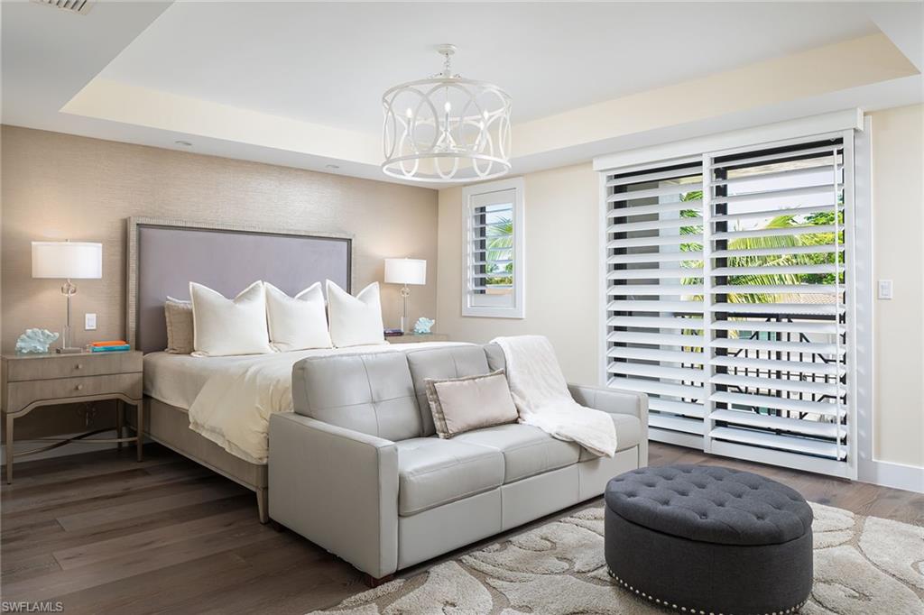 ESMERALDA ON EIGHTH - Residential