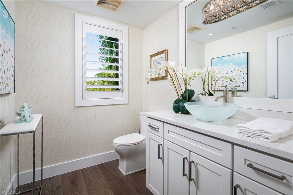 ESMERALDA ON EIGHTH - Residential