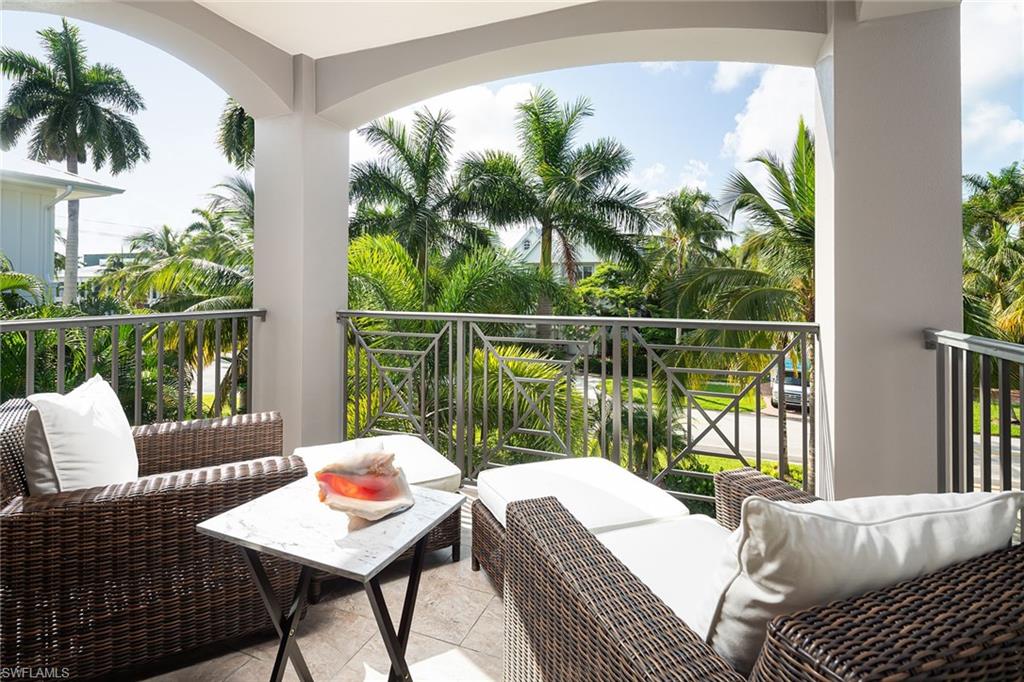 ESMERALDA ON EIGHTH - Residential