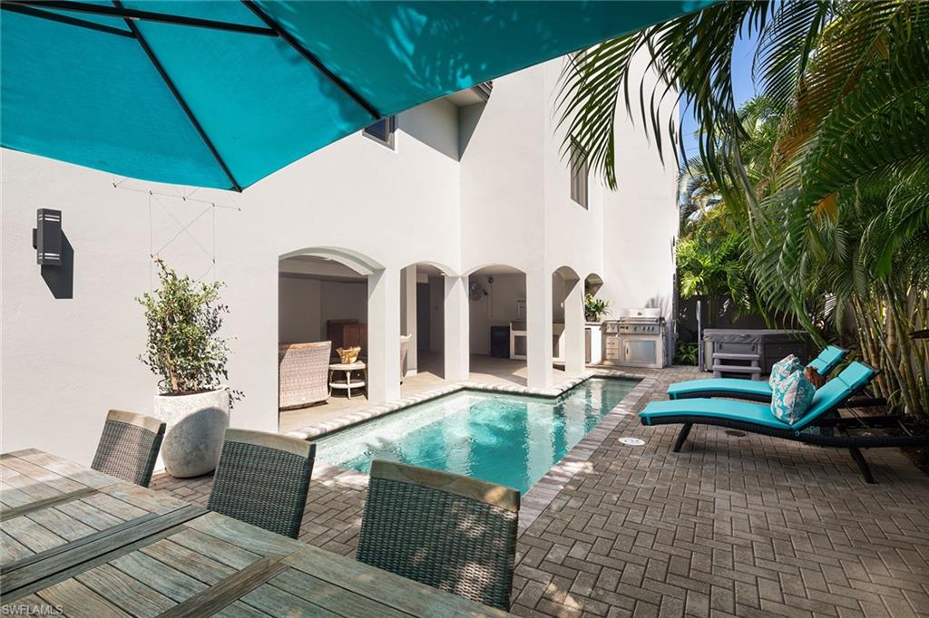 ESMERALDA ON EIGHTH - Residential