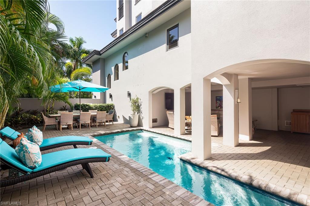 ESMERALDA ON EIGHTH - Residential