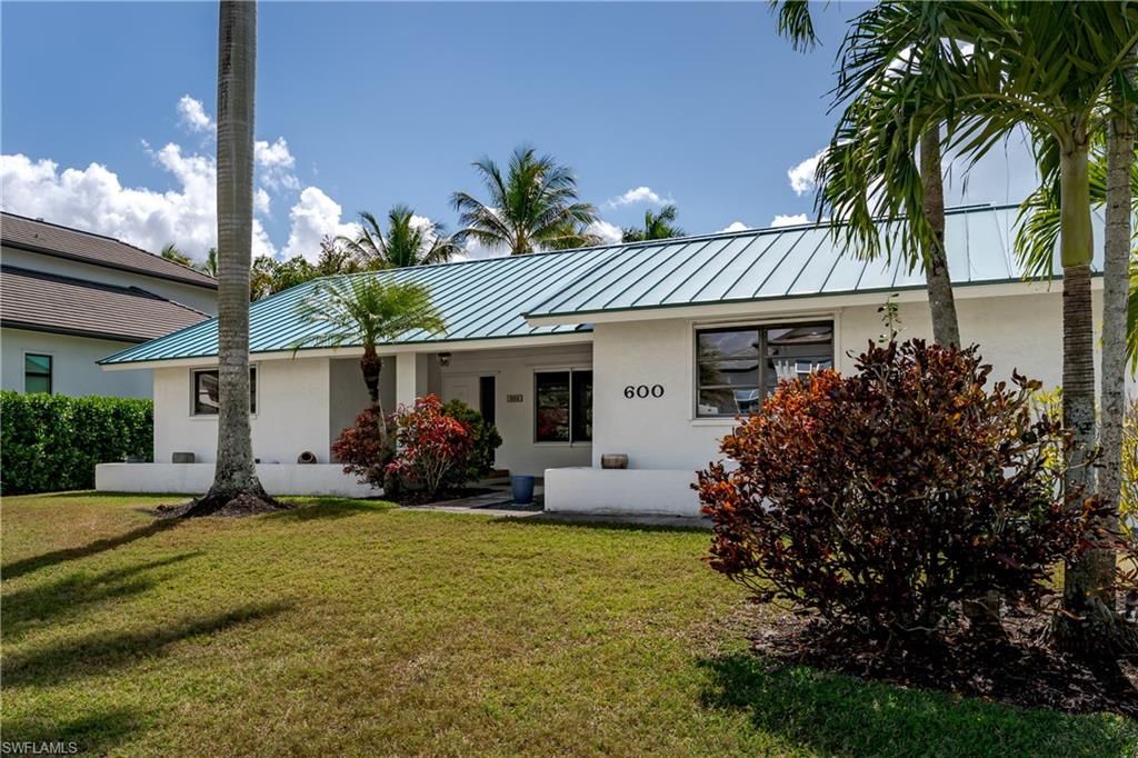 Photo of 600 Parkview LN, NAPLES, FL 34103 (MLS # 226009038)