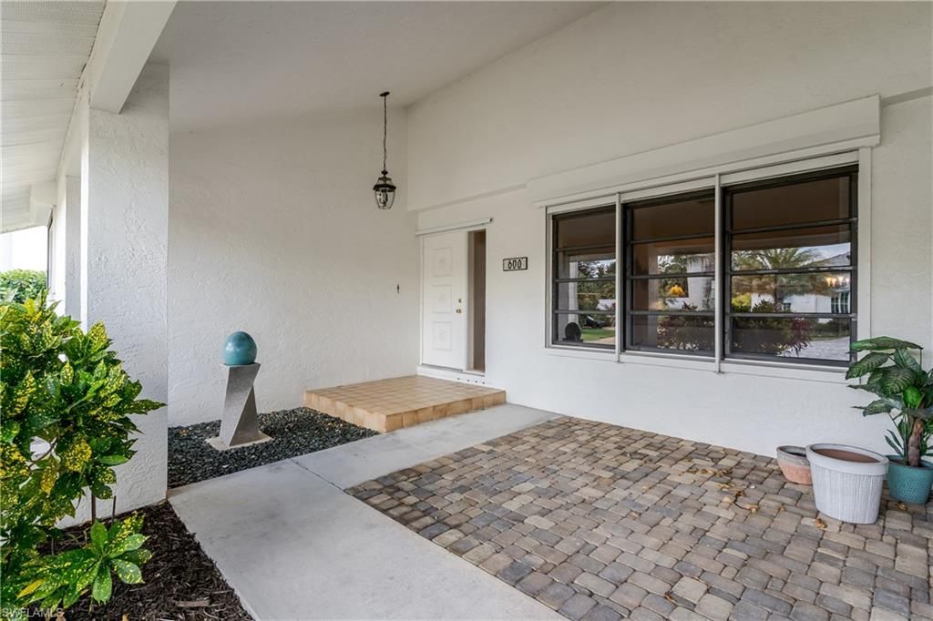 Photo of 600 Parkview LN, NAPLES, FL 34103 (MLS # 226009038)