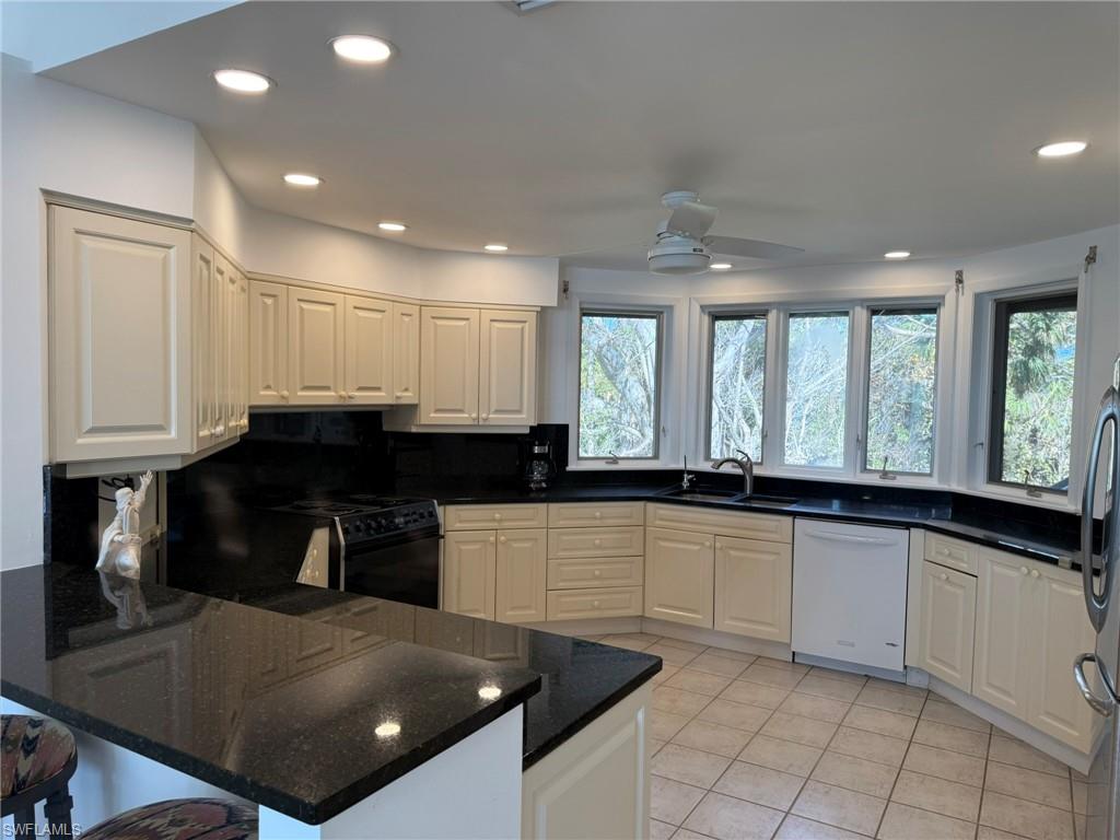 SAFETY HARBOR CLUB - Residential