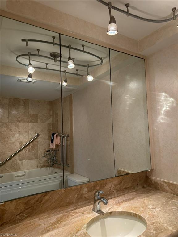 SAFETY HARBOR CLUB - Residential