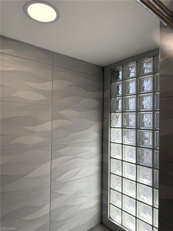 SAFETY HARBOR CLUB - Residential