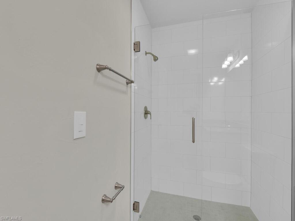 ROYAL WOODS - Residential