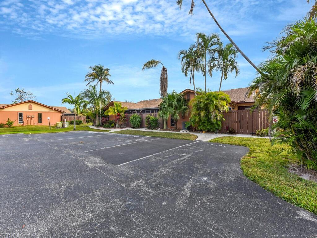 ROYAL WOODS - Residential