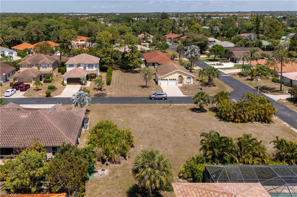 SPANISH GARDENS - Land