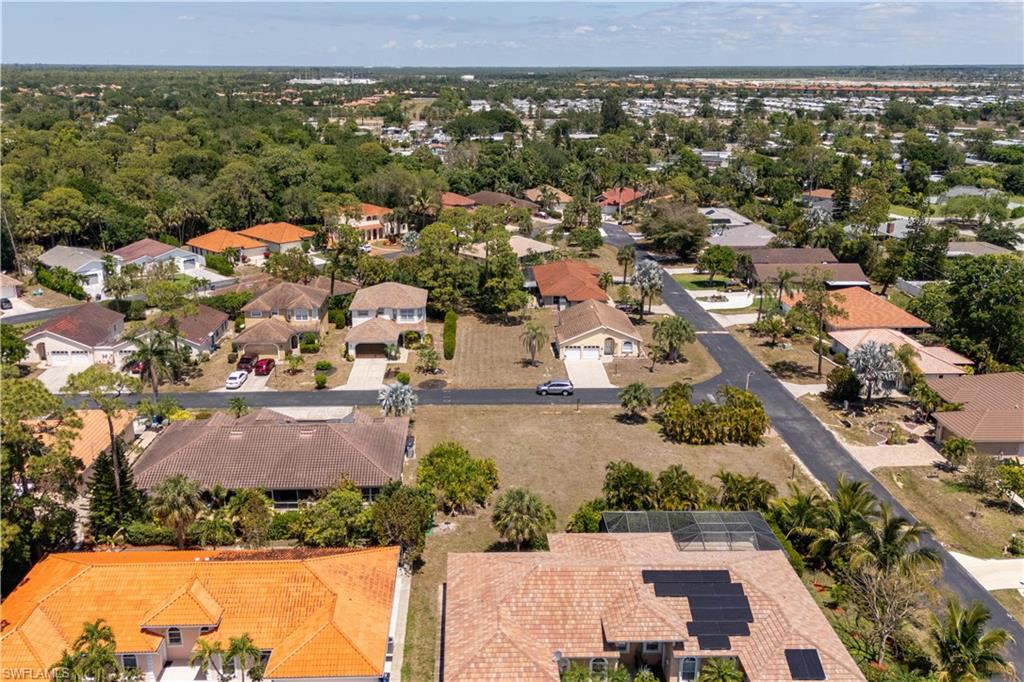 SPANISH GARDENS - Land