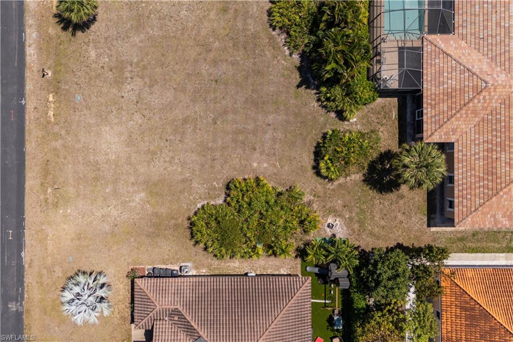 SPANISH GARDENS - Land