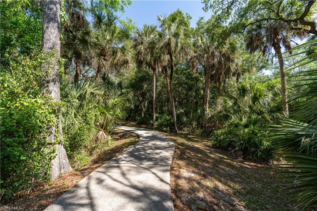 SPANISH GARDENS - Land