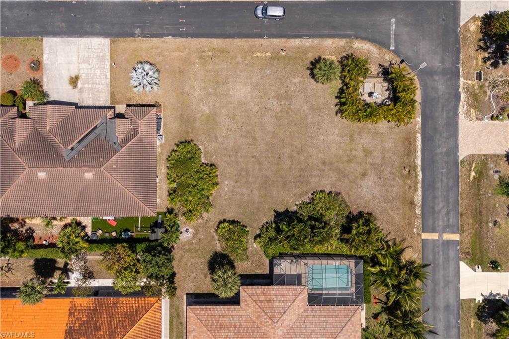 SPANISH GARDENS - Land