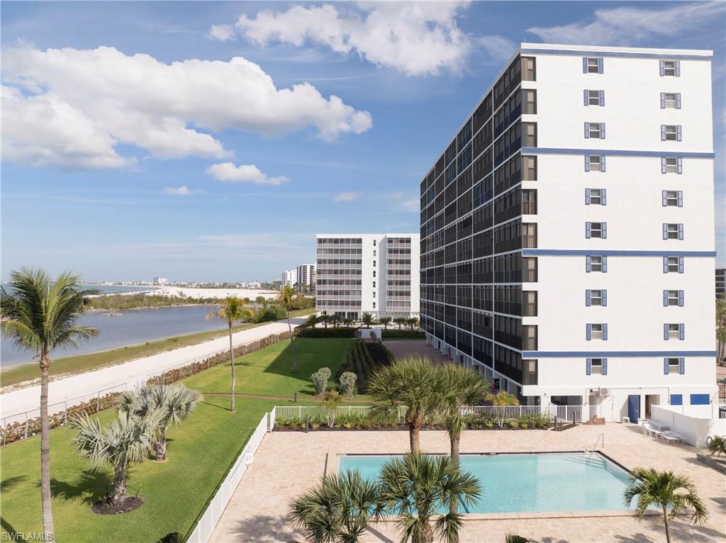 CRECIENTE CONDO NORTH - Residential