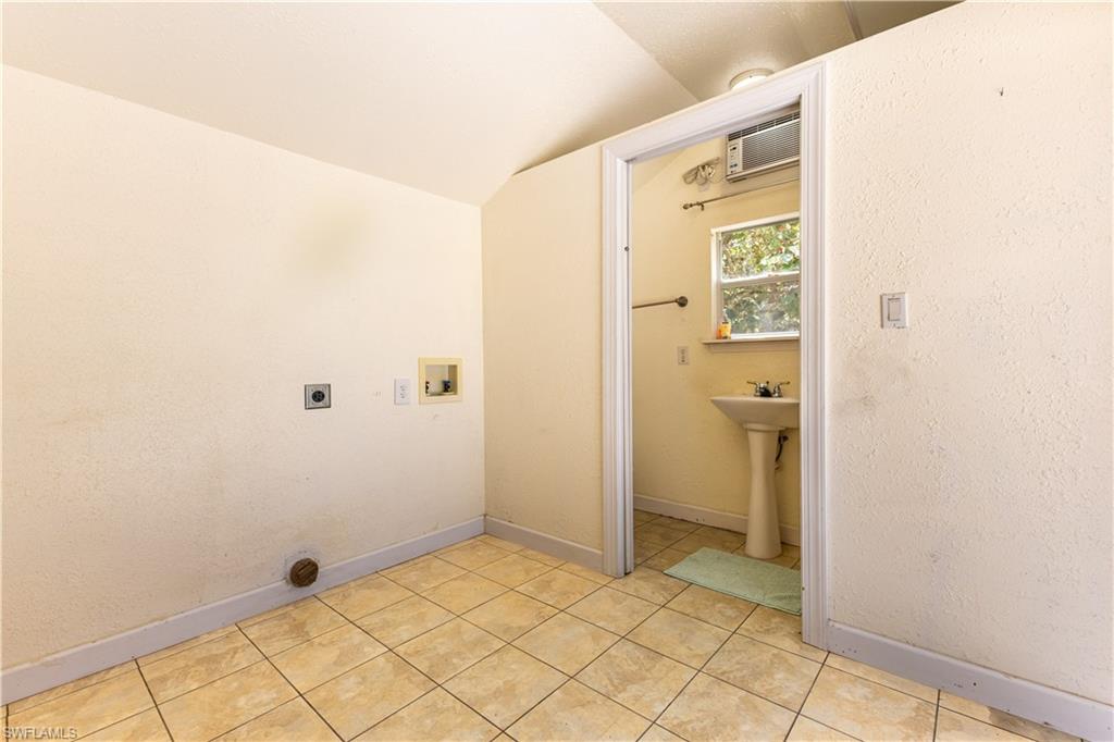 RIVERBEND MOTORCOACH RESORT - Land