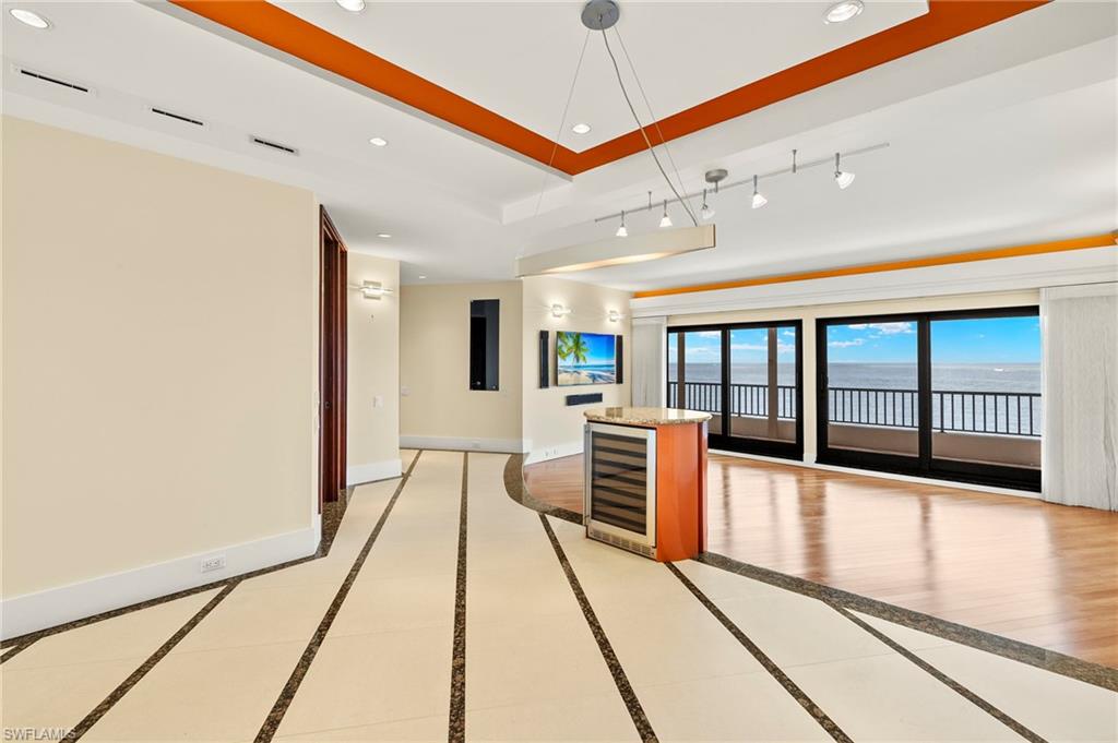 625 La Peninsula BLVD 625