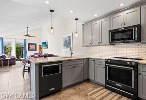 ROYAL WOODS - Residential