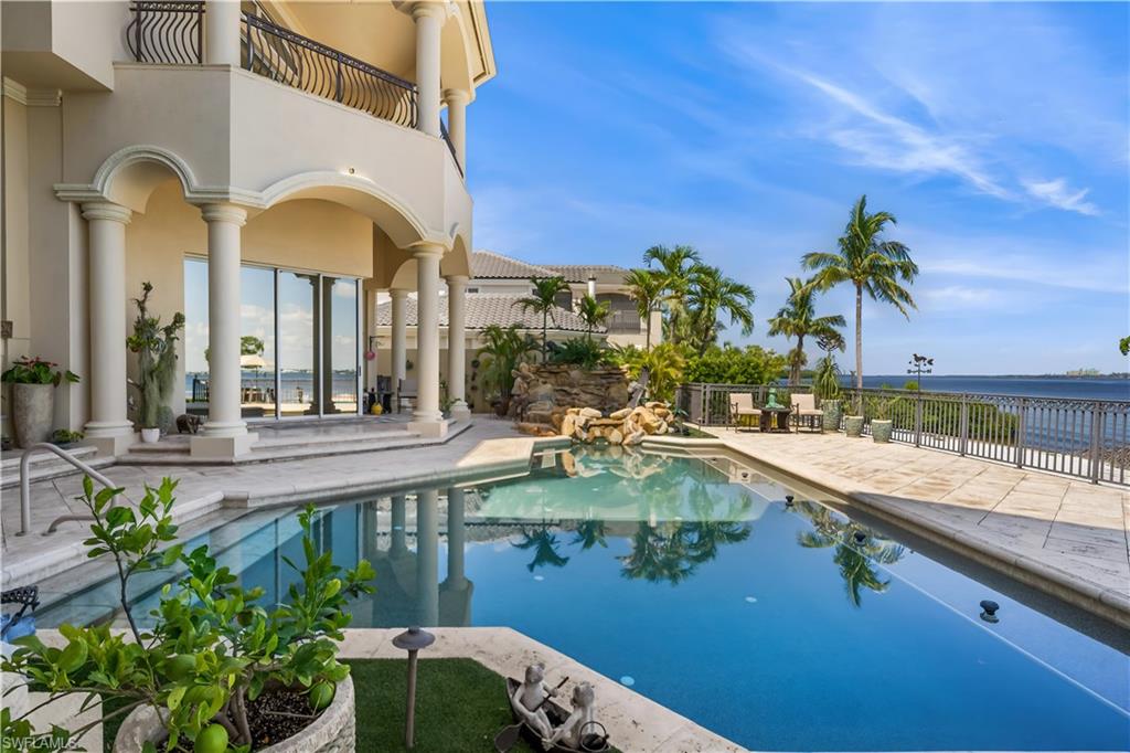 EDGEWATER - Residential