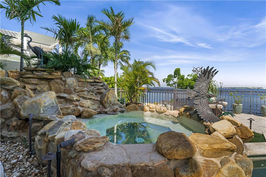 EDGEWATER - Residential