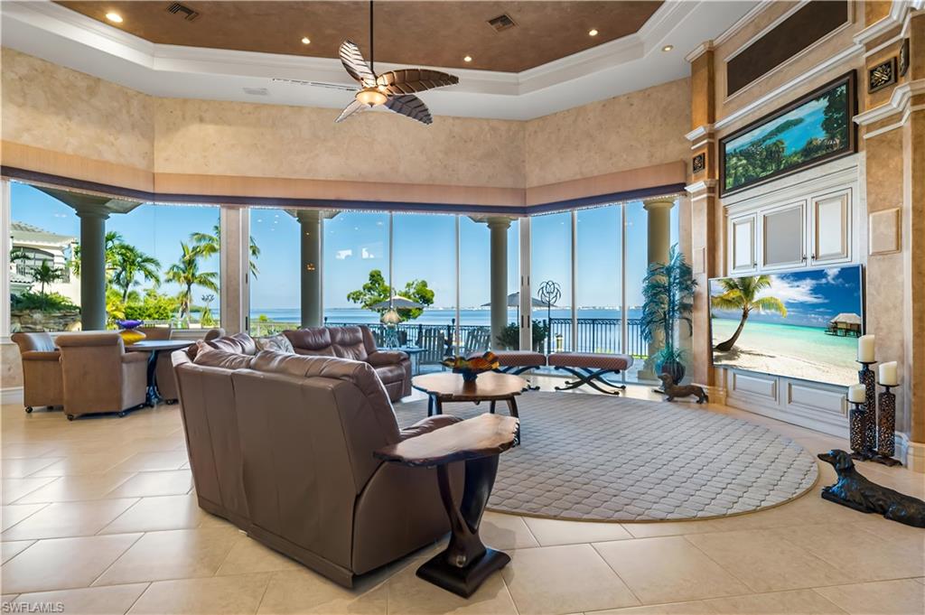 EDGEWATER - Residential