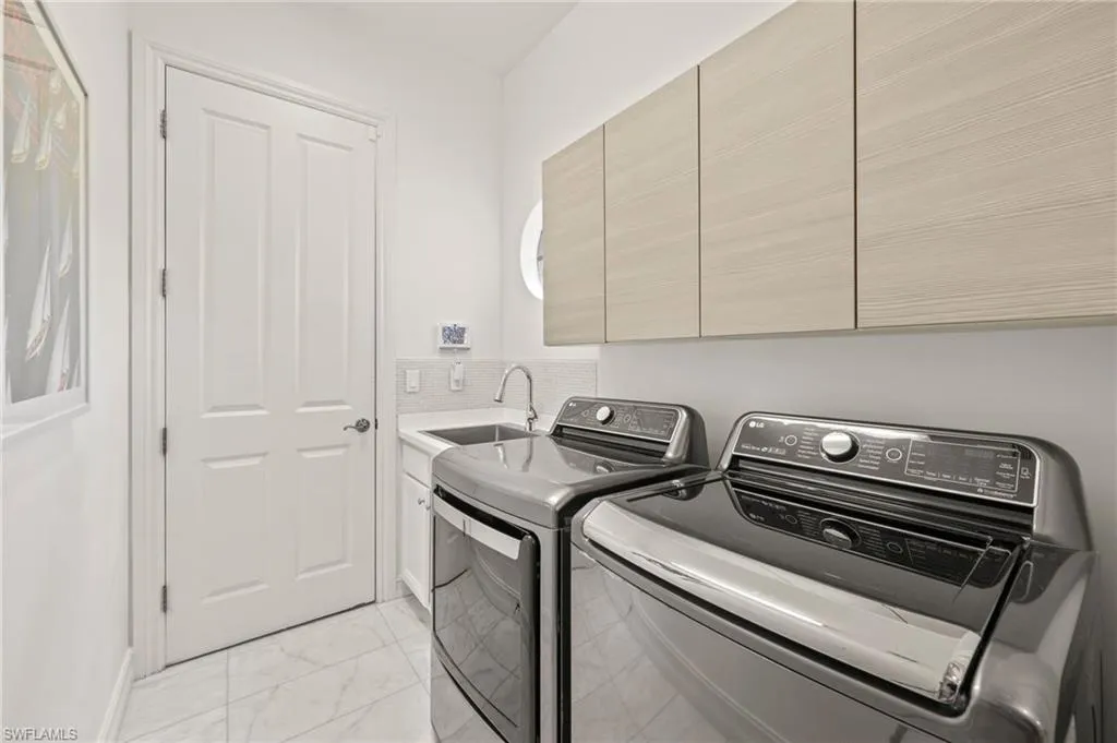 Naples, Florida 34110, United States, 3 Bedrooms Bedrooms, ,2 BathroomsBathrooms,Residential,Active,17469