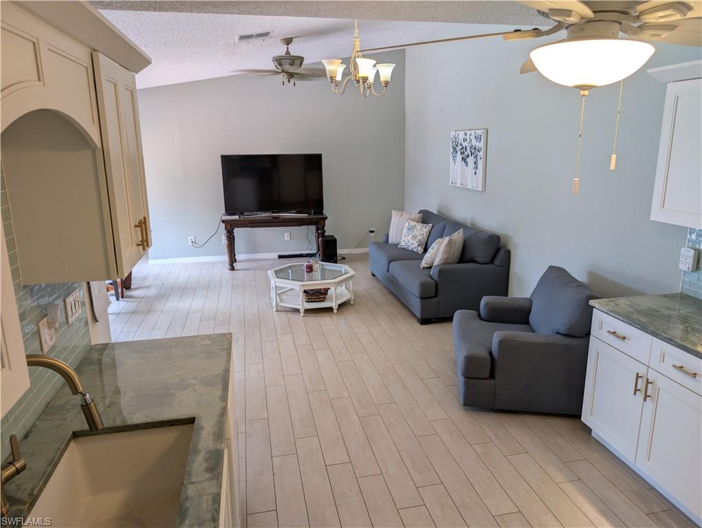 FOXMOOR LAKES - Residential