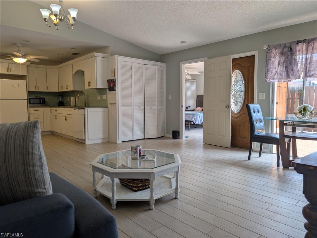 FOXMOOR LAKES - Residential