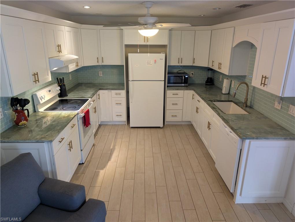 FOXMOOR LAKES - Residential