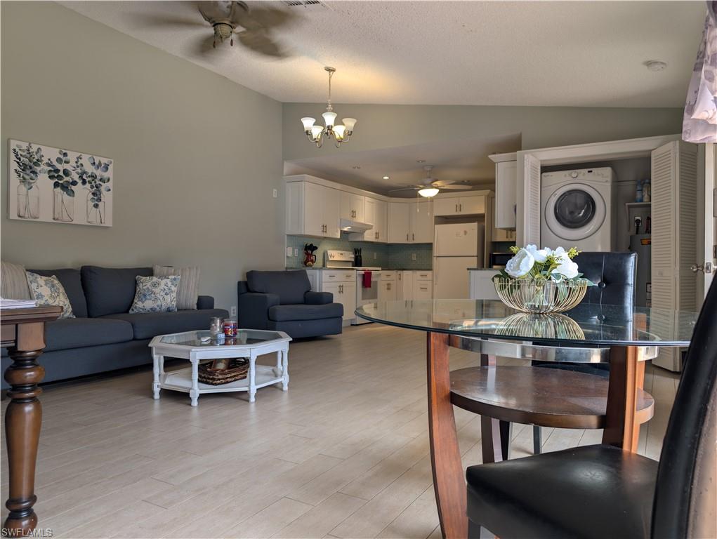 FOXMOOR LAKES - Residential